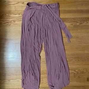 💕2/$15💕 Open Slit Front Pants